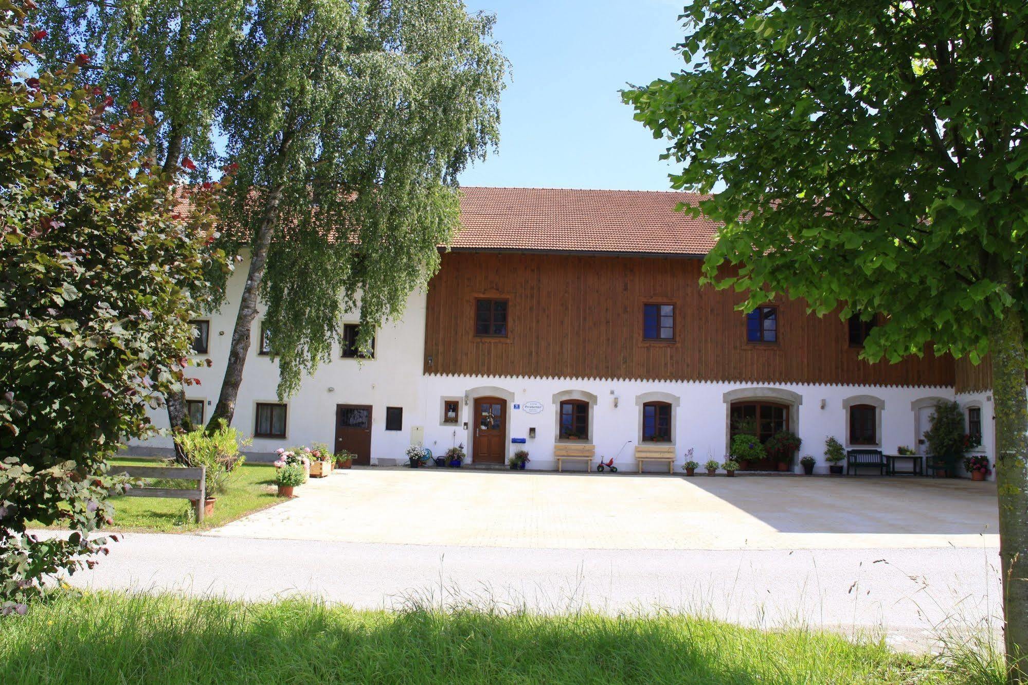 Pension Bernhardhof Otterfing Екстер'єр фото