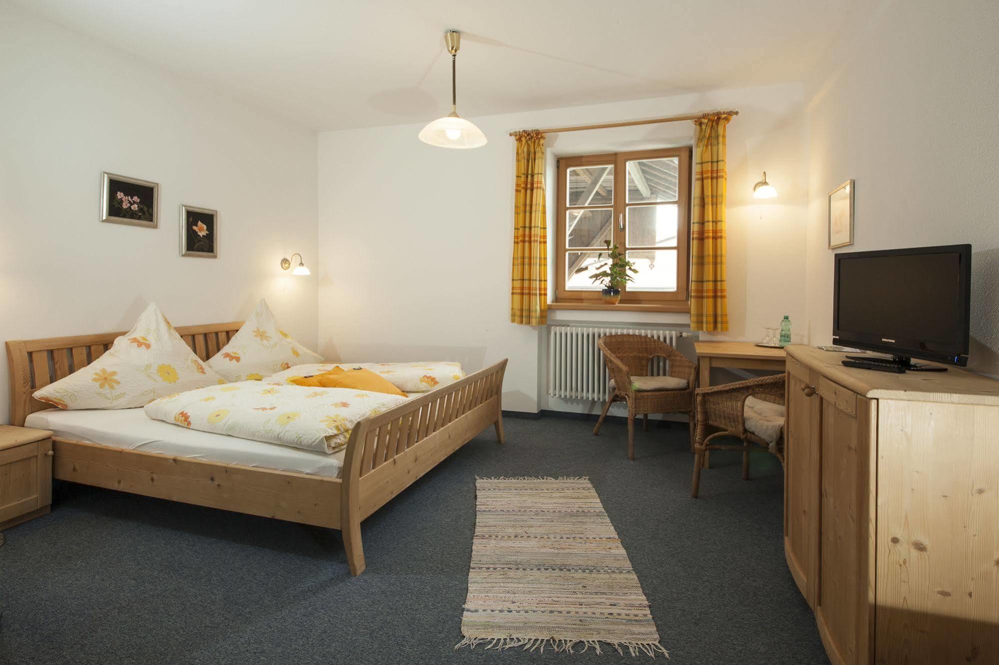 Pension Bernhardhof Otterfing Екстер'єр фото