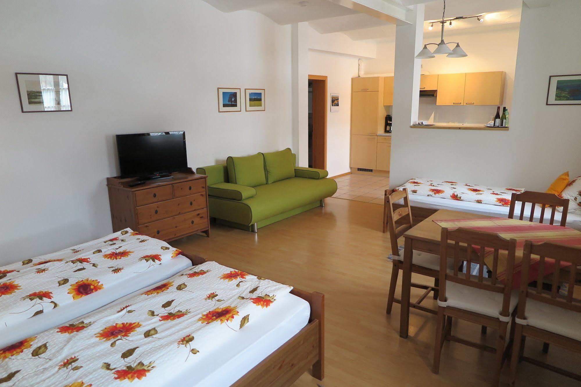 Pension Bernhardhof Otterfing Екстер'єр фото