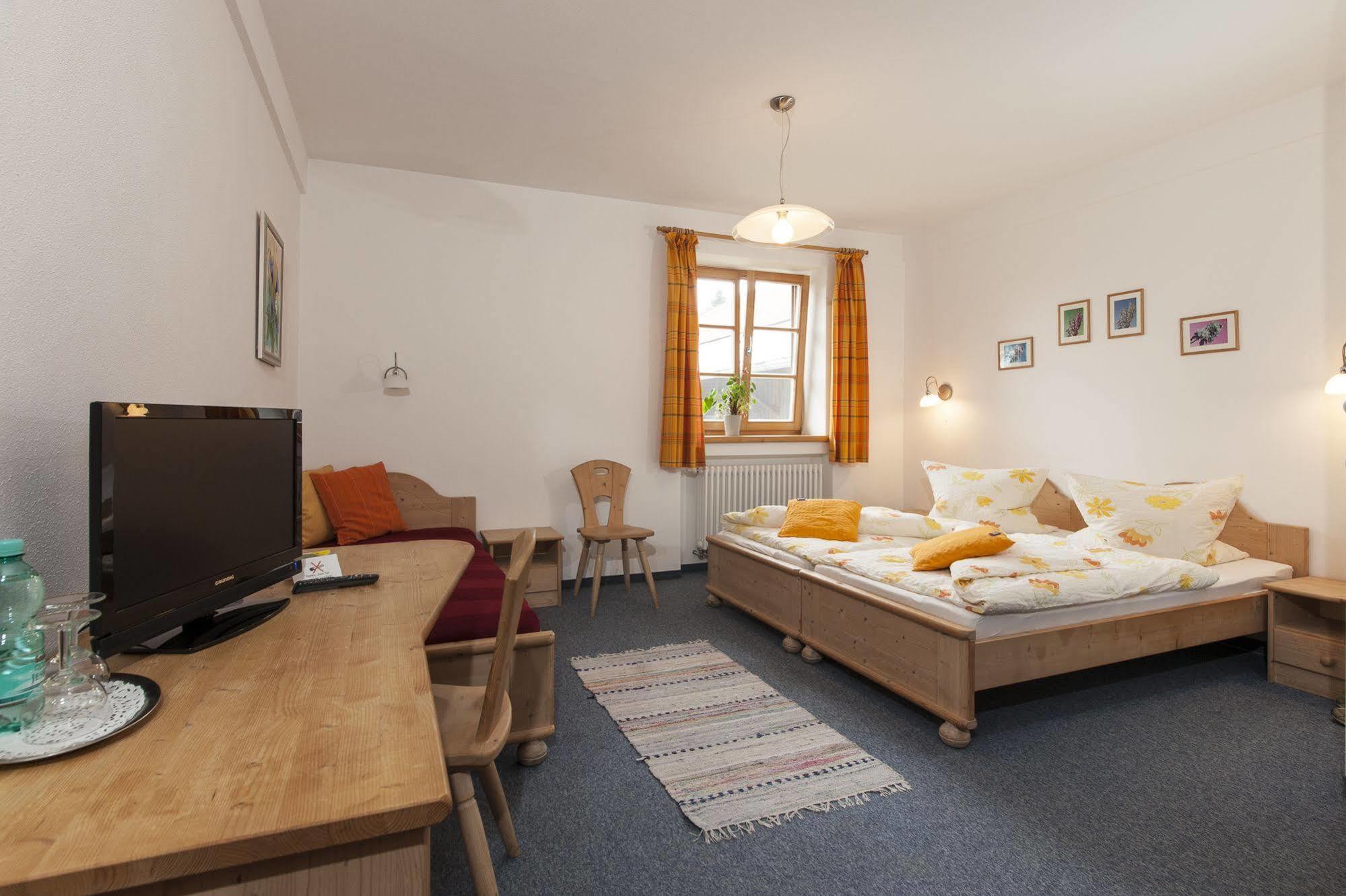 Pension Bernhardhof Otterfing Екстер'єр фото